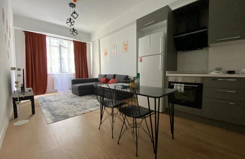 Kadikoy Apartment | Comfy Flat with Central Location in Fikirtepe