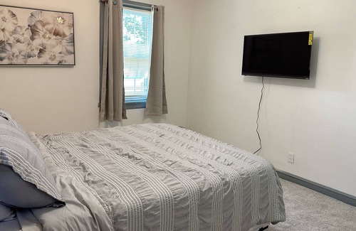 University City House | Comfy home near Clayton