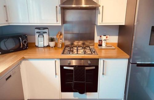 Pentwyn House | Comfy House with Parking for Multiple Vehicles