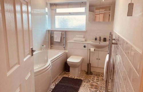 Pentwyn House | Comfy House with Parking for Multiple Vehicles