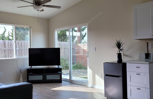 Santa Maria House | Comfy, independent 1 bedroom guest suite in Orcutt