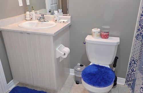 Brampton House | Comfy Modern 1-bedroom suite in Brampton Entire place