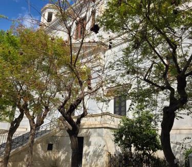 Omonia Apartment | Comfy penthouse in the center of Athens