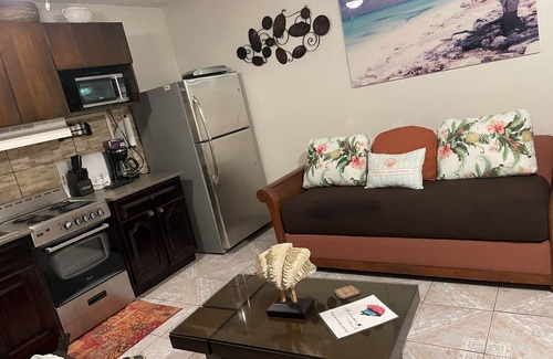 Discovery Bay House | Comfy Quiet Sagusta Gardens 15B