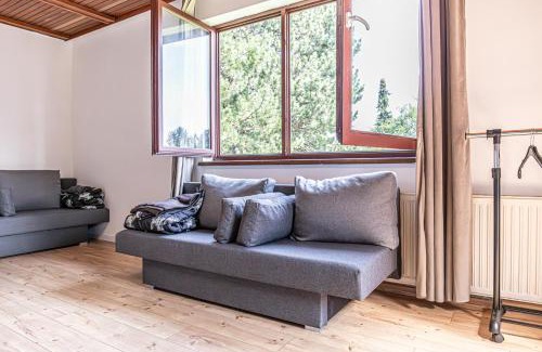 Meidling Hostel | Comfy Rooms in Shared villa with Terrace and Garden