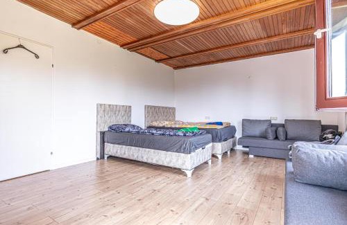 Meidling Hostel | Comfy Rooms in Shared villa with Terrace and Garden