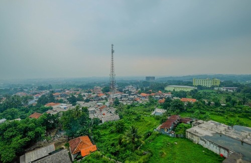 Bogor Hotel | Comfy Studio Bogorienze Resort Apartment Near the Jungle Fest by Travelio