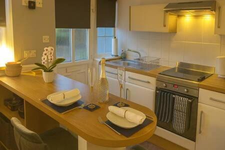 Stoke Bruerne Apartment | Comfy Studio in Canal Country