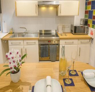 Stoke Bruerne Apartment | Comfy Studio in Canal Country