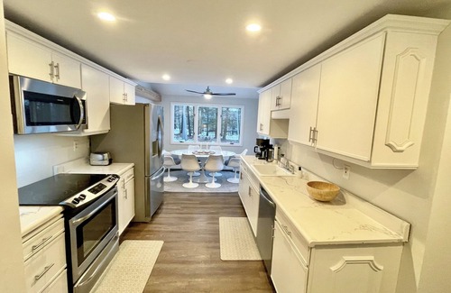 Montague House | Comfy & stylish post modern home located near the Delaware Water Gap.