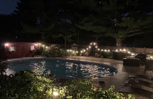 Niagara Falls House | Comfy suite with private pool （4-6 guests)