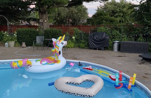 Niagara Falls House | Comfy suite with private pool （4-6 guests)