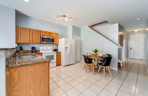 Crestwynd Bay House | Comfy Townhome Minutes from Disney
