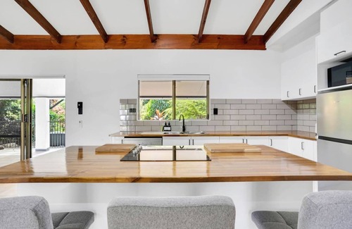 Trinity Beach Villa | Comino on Connemara - Lagoon Style Pool