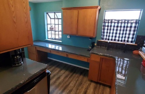 Sulphur House | Commander`s Cabin - Family Friendly Adventure