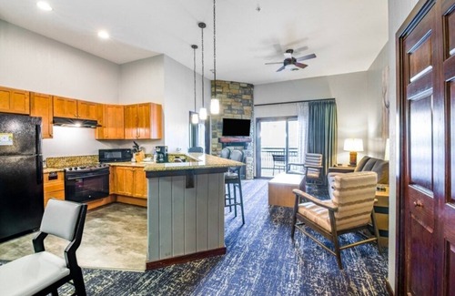 Lake Delton Condo | Commodious Club Wyndham Glacier Canyon, 3 Bedroom Deluxe Suite