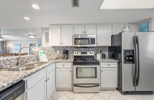 Lower Grand Lagoon Condo | Commodore by iTrip Panama City Beach