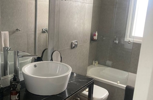 Punta del Este Apartment | Comodo apartamento de 2 dormitorios en Torre Yoo, Punta del Este.