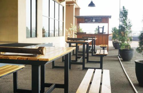 Arcamanik Apartment | Compact Studio Tamansari Panoramic Apartment By Travelio