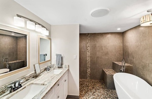 Cocoa Beach Resort | Compass 2BR Suite - Gourmet Kitchen - Water view