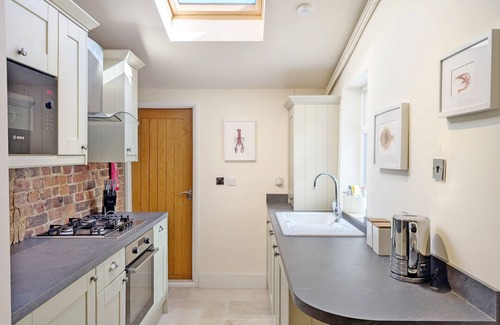 Emsworth Cottage | Compass Cottage , Emsworth - a cottage that sleeps 4 guests in 2 bedrooms