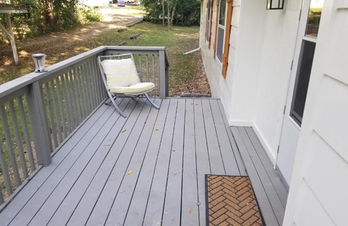 Topeka House | Complete BnB Presents Stylish Newly Renovated Whole Home TKS418