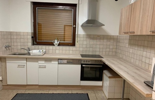 Oberhausen House | Completely newly renovated bungalow in a central location in Oberhausen