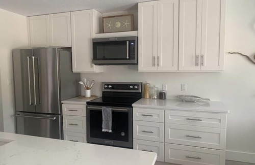 Golden Glades - The Woods House | Completely Redone 3/2 with pool. Close to Mayo hospital