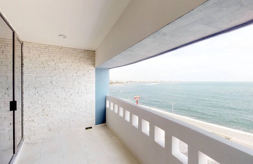 Veracruz Apartment | Completely Remodeled Beachfront Apartment