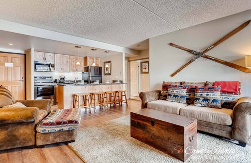 Peak 9 Condo | Completely Renovated, Immaculate Condo. Steps Away from Downtown TE105