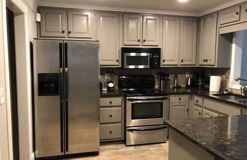 Sandy Springs House | Completely Renovated Cozy 3 Bedroom Townhouse with access to GA-400 in 5 mins