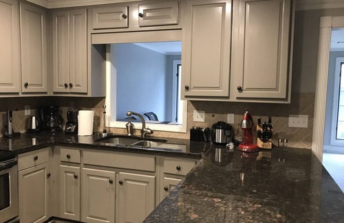 Sandy Springs House | Completely Renovated Cozy 3 Bedroom Townhouse with access to GA-400 in 5 mins