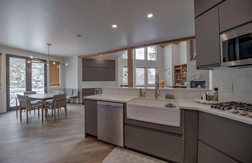 The Reserve House | Completely Updated Mountain Modern Frisco Home Close to 6 Ski Resorts