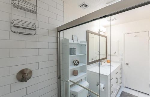 Park Scottsdale One House | Complimentary Heated Pool Close to OldTown3BR