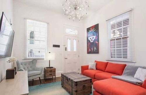 Tulane - Gravier House | Concierge Serviced Street Car House!
