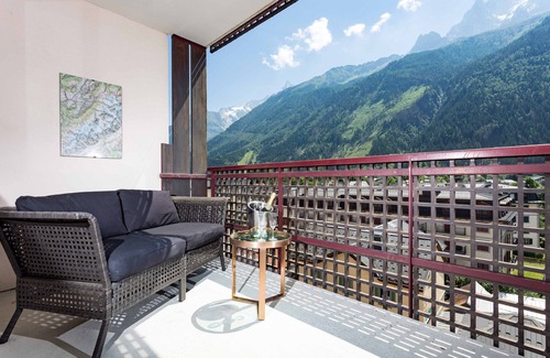 Chamonix City Centre Apartment | Concordia apartment - sleeps 8 guests in 3 bedrooms