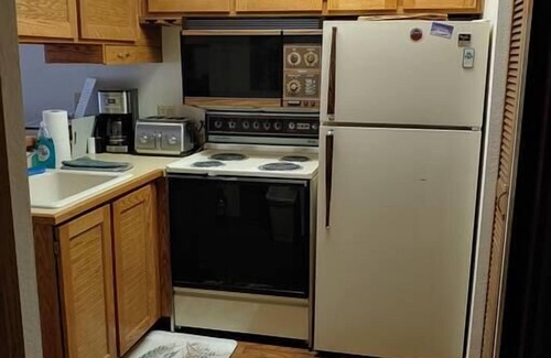 Brian Head Apartment | Condo 112, Wifi, Community Pool, Jacuzzi, Lounge,