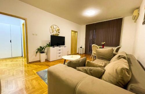 Cukarica Apartment | Condo 21