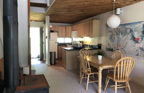 Warren Condo | Condo at Sugarbush/Lincoln Peak - Close to the Mountain!