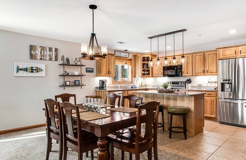 Arkdale Condo | Condo at waterfront resort with golf course views, central AC, W/D, & pool