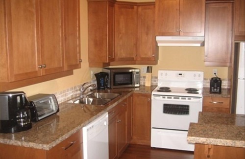 Okanagan-Similkameen Condo | Condo by the Lake-With Picture Postcard View of Lake & City