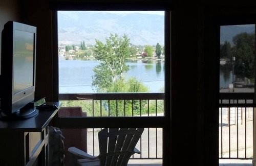 Okanagan-Similkameen Condo | Condo by the Lake-With Picture Postcard View of Lake & City