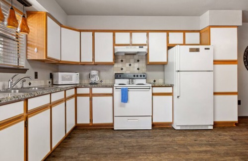 Burnet Condo | Condo D - Two Bedroom Condo