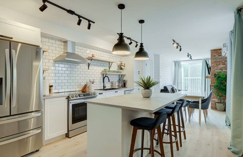 Bromont Apartment | Condo in a building suite 203