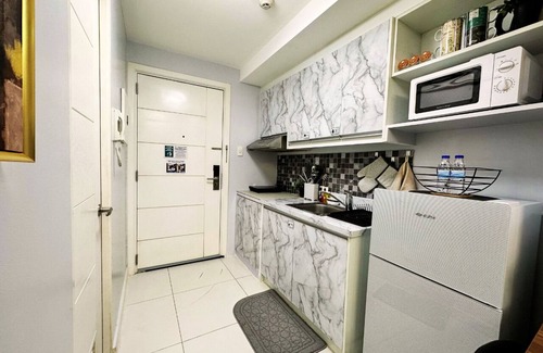 San Lorenzo Condo | Condo Makati Greenbelt w/free access to Pool, Gym, Sauna and highspeed internet