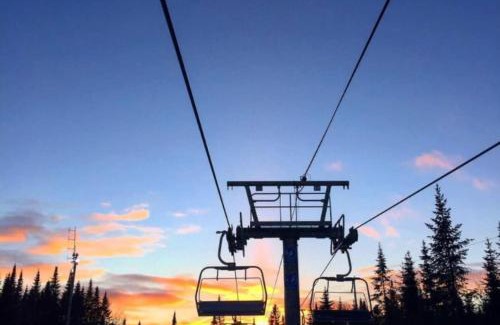 Stoneham Apartment | Condo Ski-In Ski-Out Stoneham