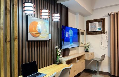 Mactan Export Processing Zone Apartment | Condo unit near Mactan Airport with Pool, Gym, Free WiFi, and Netflix