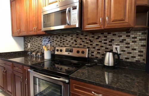 Mount Vernon Apartment | Condo w/Classic Touches Steps fr Washington Monument -Wifi Parking & Fireplace