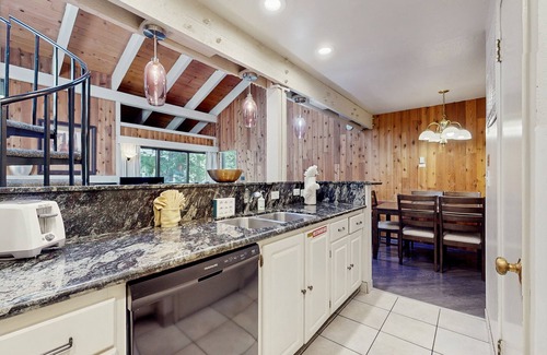 South Lake Tahoe Condo | Condo with pool, hot tub & lake access