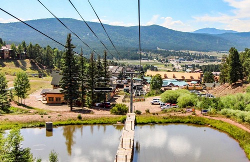 Angel Fire Condo | Condo with WiFi & fire - walk to Chile Express Lift